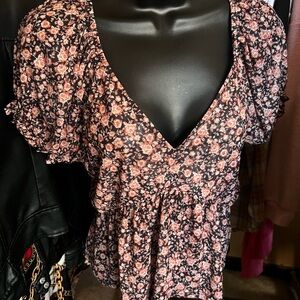 Chic Floral V-Neck Blouse in Pink and Black
